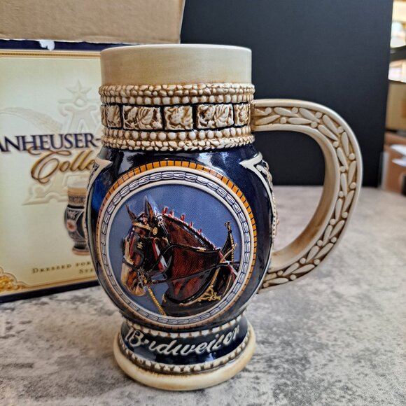 Anheuser-Busch Budweiser Collectible Pot Belly Stein “Dressed For The Parade” - Picture 3 of 12